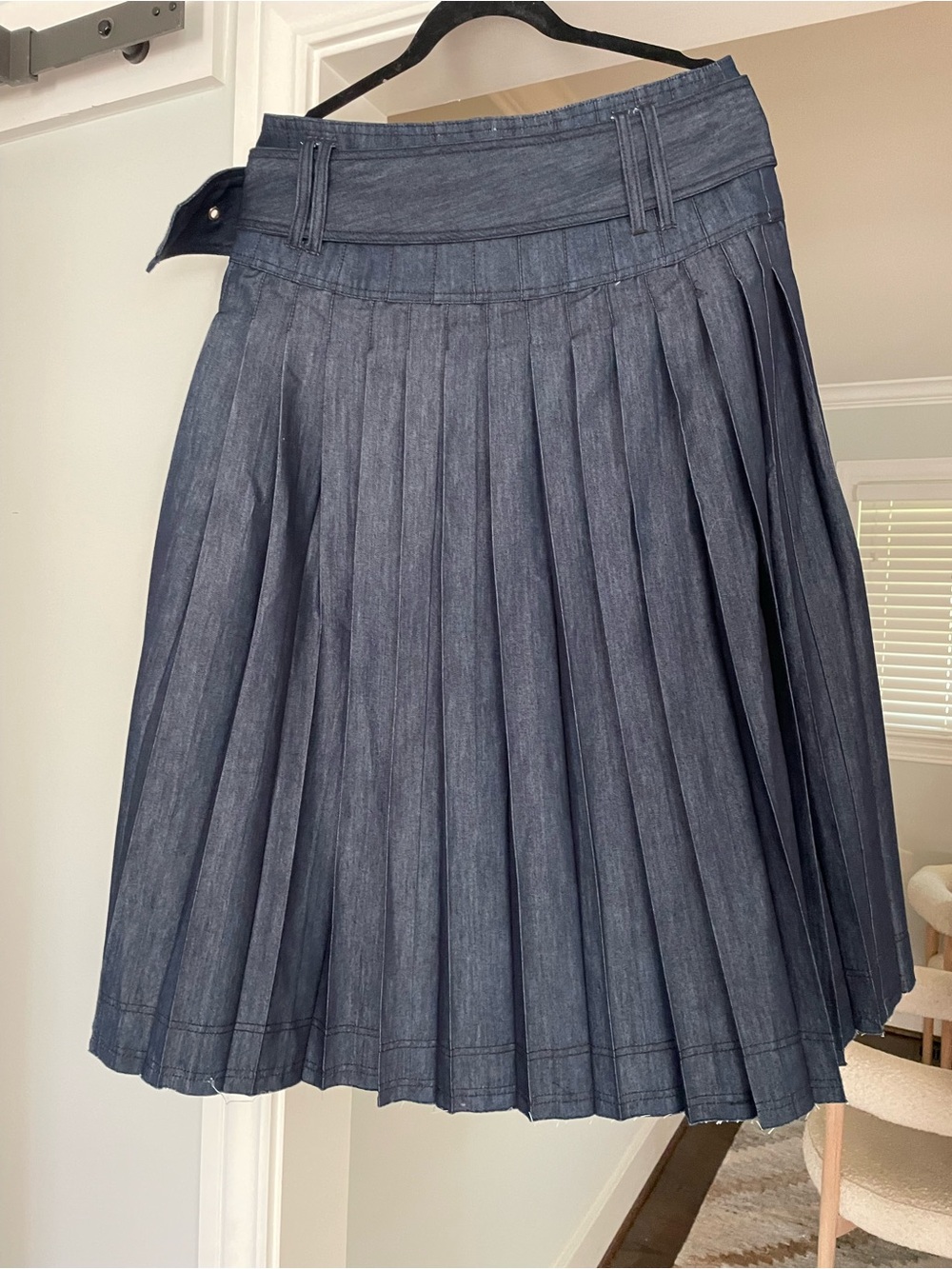 Anthropologie pilcro low slung Pleated dark Denim Skirt with Belt 10 - Picture 9 of 11
